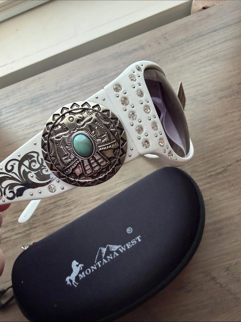 NWT Montana WestWhite Oversized Women's Sunglasses Thunderbird accent